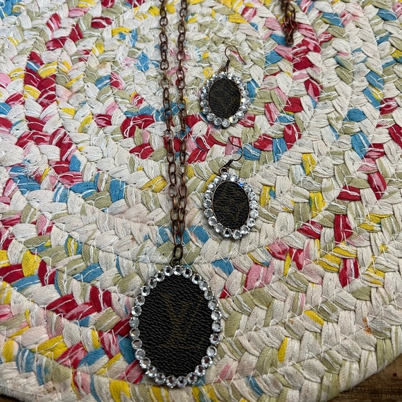 LV style Earrings and necklace set - Picture 1 of 6